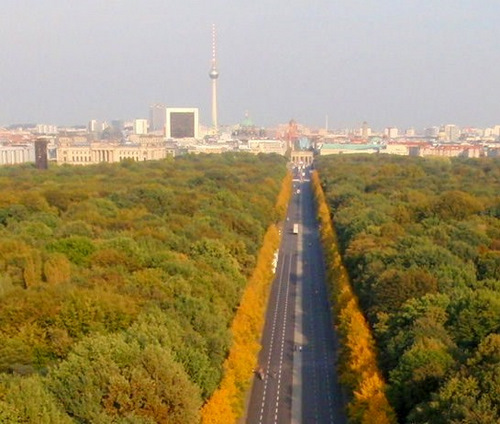 This is a view of the Fernsehturm TV Tower from the Siegess&auml;ule .